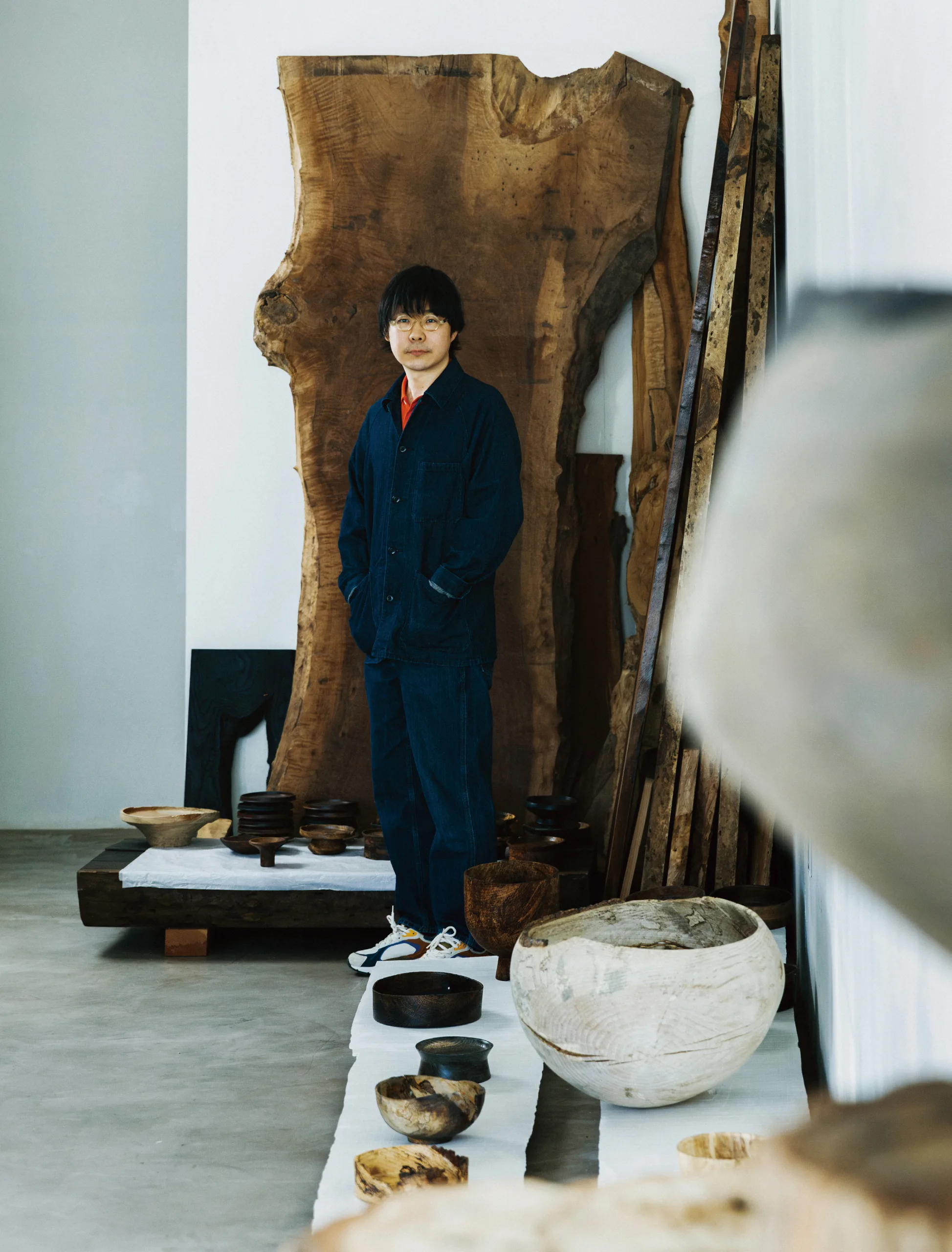 나무의 삶의 흔적을 공예로 기록하는 김민욱 작가.