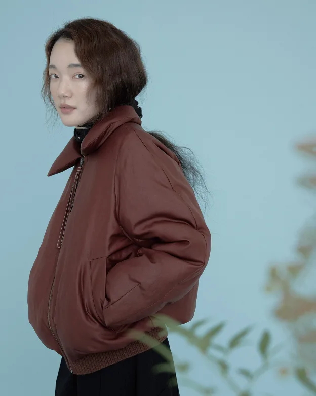 자연의 색과 결을 감각적으로 입다
